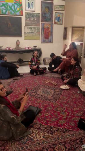 Nadia Jamil Instagram - Dhaka Se Vaapsi Pur #FaizAhmadFaiz
ہم کہ ٹھہرے اجنبی اتنی مداراتوں کے بعد
پھر بنیں گے آشنا...
پھر بنیں گے آشنا کتنی ملاقاتوں کے بعد
ہم کہ ٹھہرے اجنبی اتنی مداراتوں کے بعد
ہم کہ ٹھہرے اجنبی...
کب نظر میں آئے گی بے داغ سبزے کی بہار؟
کب نظر میں آئے گی بے داغ سبزے کی بہار؟
خون کے دھبے دھلیں گے...
خون کے دھبے دھلیں گے کتنی برساتوں کے بعد
ہم کہ ٹھہرے اجنبی...
دل تو چاہا پر شکست دل نے مہلت ہی نہ دی
کچھ گلے شکوے بھی کر لیتے مناجاتوں کے بعد
ہم کہ ٹھہرے اجنبی...
تھے بہت بے درد لمحے ختم درد عشق کے
تھے بہت بے درد لمحے ختم درد عشق کے
تھیں بہت بے مہر صبحیں...
تھیں بہت بے مہر صبحیں مہرباں راتوں کے بعد
ہم کہ ٹھہرے اجنبی...
ان سے جو کہنے گئے تھے، فیضؔ، جاں صدقہ کیے
ان کہی ہی رہ گئی وہ بات سب باتوں کے بعد
ہم کہ ٹھہرے اجنبی اتنی مداراتوں کے بعد
پھر بنیں گے آشنا...
پھر بنیں گے آشنا کتنی ملاقاتوں کے بعد
ہم کہ ٹھہرے اجنبی اتنی مداراتوں کے بعد
ہم کہ ٹھہرے اجنبی...

Dhaka se waapsi par
by 
Faiz Ahmed Faiz

Hum keh thehre ajnabi itni madaaraton ke baad
Phir banenge aashnaa kitni mulaaqaaton ke baad

Kab nazar mein aayengi be-daag sabze ki bahaar
Khoon ke dhabbe dhulenge kitni barsaaton ke baad

The bahut bedard lamhe khatm-e-dard-e-ishq ke
Thi bahaut bemehar subhein meharbaan raaton ke baad

Dil to chaahaa par shikast-e-dil ne moh’lat hi na di
Kuch gile-shikwe bhi kar lete munaazaaton ke baad

Unse jo kehne gaye the Faiz jaan sadqaa kiye
Ankahee hi rah gayi to baat sab baaton ke baad

On returning from Dhaka
translated by 
Mustansir Dalvi

We remain strangers to each other
despite our warmth and hospitality;
Let us attempt to be friends again
now, after all these encounters.

When will our gaze be relieved
by the sight of pristine spring;
how many rains will it take
to wash away the bloodstains?

How unforgiving were the moments
that marked the end of love’s hurt;
how cruel were those mornings
that followed compassionate nights?

The heart was willing, but heartbreak
did not allow for it. Could we not
air grievances, call amends 
after making our supplications?

Putting his life on the line Faiz
himself had stepped forward, but
after all was said and done, all that
should have been said remained unsaid.