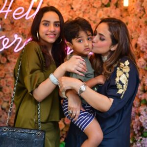 Nadia Khan Instagram - MY FAVOURITE CLICKS WITH FAMILY AND FRIENDS ...