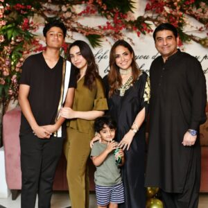 Nadia Khan Instagram - MY FAVOURITE CLICKS WITH FAMILY AND FRIENDS ...