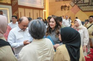 Nafa Urbach Instagram - Program Makan Bergizi Gratis menjadi salah satu langkah nyata menuju Indonesia Emas 2045. Rapat dengar pendapat Badan Gizi Nasional dan Komisi IX DPR RI menyampaikan skema penyaluran makan bergizi gratis dirancang secara strategis:
1. Dapur pusat oleh Badan Gizi Nasional
2. Dapur di sekolah & pesantren dengan siswa minimal 2.000 orang
3. Pelayanan khusus daerah terpencil

Melalui langkah ini, kita bersama mewujudkan generasi sehat, kuat, dan cerdas🇮🇩