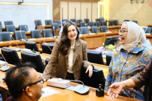 Nafa Urbach Instagram - Hari Senin tanggal 10 Maret 2025, Saya bersama Anggota dan Pimpinan Komisi IX DPR RI melakukan Rapat Dengar Pendapat Umum dengan Buruh/ Tenaga Kerja PT Pertamina EP asset 4 field Cepu, Blora Jawa Tengah.

Melalui dialog yang konstruktif, kami berkomitmen untuk menjembatani kepentingan buruh dengan pihak terkait.
kami mendengar, memahami, dan berupaya memberikan bantuan nyata agar hak-hak pekerja terpenuhi dengan adil.

Saya selaku Anggota Komisi IX DPR RI percaya bahwa setiap pekerja berhak mendapatkan perlindungan, kejelasan status kerja, serta kesejahteraan yang layak. Oleh karena itu, DPR terus berupaya menjadi garda terdepan dalam memperjuangkan kebijakan yang berpihak kepada buruh.