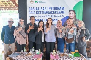 Nafa Urbach Instagram - Hari ini, saya kembali menyapa masyarakat Dapil Jateng VI dalam Sosialisasi bersama BPJS Ketenagakerjaan di Kec. Borobudur, Kab. Magelang. Saya sangat memahami pentingnya perlindungan kerja bagi semua pelaku usaha. Program BPJS Ketenagakerjaan hadir untuk memberikan rasa aman, melindungi dari risiko kecelakaan kerja hingga kematian. Ingat, kesehatan dan keselamatan adalah investasi terbesar kita. Yuk, kenali manfaatnya dan lindungi masa depan bersama😉 #nafaurbach #dprri #komisi9 #jawatengah #bpjs