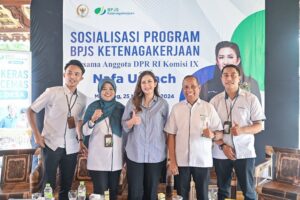 Nafa Urbach Instagram - Hari ini, saya kembali menyapa masyarakat Dapil Jateng VI dalam Sosialisasi bersama BPJS Ketenagakerjaan di Kec. Borobudur, Kab. Magelang. Saya sangat memahami pentingnya perlindungan kerja bagi semua pelaku usaha. Program BPJS Ketenagakerjaan hadir untuk memberikan rasa aman, melindungi dari risiko kecelakaan kerja hingga kematian. Ingat, kesehatan dan keselamatan adalah investasi terbesar kita. Yuk, kenali manfaatnya dan lindungi masa depan bersama😉 #nafaurbach #dprri #komisi9 #jawatengah #bpjs