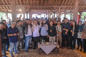 Nafa Urbach Instagram - Hari ini, saya kembali menyapa masyarakat Dapil Jateng VI dalam Sosialisasi bersama BPJS Ketenagakerjaan di Kec. Borobudur, Kab. Magelang. Saya sangat memahami pentingnya perlindungan kerja bagi semua pelaku usaha. Program BPJS Ketenagakerjaan hadir untuk memberikan rasa aman, melindungi dari risiko kecelakaan kerja hingga kematian. Ingat, kesehatan dan keselamatan adalah investasi terbesar kita. Yuk, kenali manfaatnya dan lindungi masa depan bersama😉 #nafaurbach #dprri #komisi9 #jawatengah #bpjs