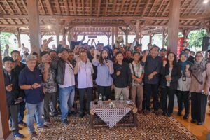 Nafa Urbach Instagram - Hari ini, saya kembali menyapa masyarakat Dapil Jateng VI dalam Sosialisasi bersama BPJS Ketenagakerjaan di Kec. Borobudur, Kab. Magelang. Saya sangat memahami pentingnya perlindungan kerja bagi semua pelaku usaha. Program BPJS Ketenagakerjaan hadir untuk memberikan rasa aman, melindungi dari risiko kecelakaan kerja hingga kematian. Ingat, kesehatan dan keselamatan adalah investasi terbesar kita. Yuk, kenali manfaatnya dan lindungi masa depan bersama😉 #nafaurbach #dprri #komisi9 #jawatengah #bpjs
