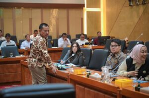 Nafa Urbach Instagram - Program Makan Bergizi Gratis menjadi salah satu langkah nyata menuju Indonesia Emas 2045. Rapat dengar pendapat Badan Gizi Nasional dan Komisi IX DPR RI menyampaikan skema penyaluran makan bergizi gratis dirancang secara strategis:
1. Dapur pusat oleh Badan Gizi Nasional
2. Dapur di sekolah & pesantren dengan siswa minimal 2.000 orang
3. Pelayanan khusus daerah terpencil

Melalui langkah ini, kita bersama mewujudkan generasi sehat, kuat, dan cerdas🇮🇩