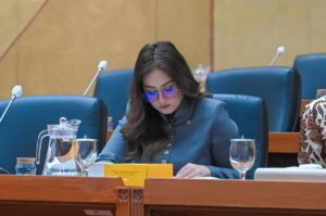 Nafa Urbach Instagram - Program Makan Bergizi Gratis menjadi salah satu langkah nyata menuju Indonesia Emas 2045. Rapat dengar pendapat Badan Gizi Nasional dan Komisi IX DPR RI menyampaikan skema penyaluran makan bergizi gratis dirancang secara strategis:
1. Dapur pusat oleh Badan Gizi Nasional
2. Dapur di sekolah & pesantren dengan siswa minimal 2.000 orang
3. Pelayanan khusus daerah terpencil

Melalui langkah ini, kita bersama mewujudkan generasi sehat, kuat, dan cerdas🇮🇩