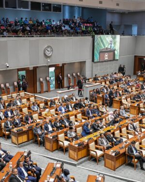 Nafa Urbach Instagram - Hari ini, 4 Februari 2025, Rapat Paripurna DPR RI ke - 12 dalam Masa Persidangan II dimulai dengan prosesi pelantikan Pengganti Antarwaktu (PAW) Anggota DPR RI dan MPR RI untuk masa jabatan 2024-2029. Rapat berlanjut ke pembicaraan tingkat II dengan pengambilan keputusan terhadap RUU Perubahan Ketiga atas Undang-Undang Nomor 19 Tahun 2003 tentang Badan Usaha Milik Negara (BUMN).

Beralih ke agenda berikutnya DPR RI menyetujui permohonan naturalisasi Ole Romeny, Dion Markx, dan Tim Geypens, yang ketiganya merupakan pemain sepak bola. sebelum akhirnya rapat ditutup dengan laporan Badan Legislasi DPR RI mengenai hasil pembahasan revisi Peraturan DPR RI Nomor 1 Tahun 2020 tentang Tata Tertib.

Semoga keputusan yang dihasilkan dalam rapat hari ini dapat memberikan manfaat bagi masyarakat serta memperkuat tata kelola negara yang baik 🇮🇩✨️