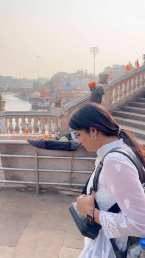 Naini Jain Instagram - Solo travel is a chance to know yourself better 🤌🏼
It’s all about my recent solo trip to Uttrakhand 💗

#solotravel #uttrakhand #travelgram #explorar #blessed #tbt