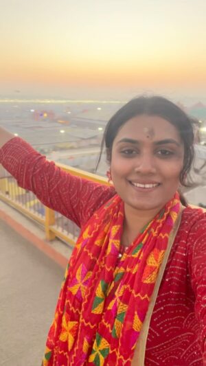 Naini Jain Instagram - कितना अद्भुत नज़ारा है पूरा महाकुंभ कितना सुंदर दिख रहा है 🙏🏾
About today witnessed most beautiful sunset 🌅 

#sunsetlover #mahakumbh #prayagraj #viewpoint #blessed #bestoftheday #reelitfeelit #instareel