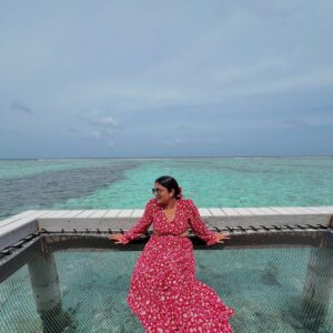 Naini Jain Instagram - This weekend I am travelling in my memories 🫶
No doubt music of this song is just @yoyohoneysingh 🔥  Pajji vibe change kar dete ho yaar 🤌🏼

#beachlife #weekend #throwback #trendingnow #happyday #instaphoto #trendingsong #tbt