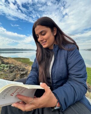 Naini Jain Instagram - मेरी हर मनमानी बस तुम तक बातें बचकानी बस तुम तक 🫶
Only legend’s like Irshad kamil & AR Rahman can make this beautiful song 🎵 Happy Birthday @arrahman sir you are the best 🤍 #arrahman #birthday #mondaymood #tbt