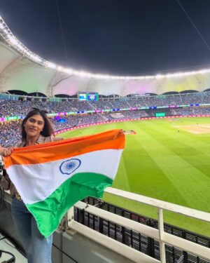 Naira Shah Instagram - India vs Pakistan 
It’s a feeling…. We can’t discribe!!!
Proudly witnessed India win. 
Congratulations indiaaaaa! 🤗💕🥳🥳🥳🤩
#dubai#cricket#indiavspakistan#loveit
