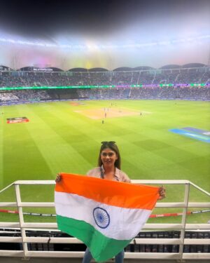 Naira Shah Instagram - India vs Pakistan 
It’s a feeling…. We can’t discribe!!!
Proudly witnessed India win. 
Congratulations indiaaaaa! 🤗💕🥳🥳🥳🤩
#dubai#cricket#indiavspakistan#loveit