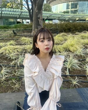 Nana Yamada Instagram - 春服🌸✨

オフショルにもできるトップス☺️♡
@chico__official___ 

オフショルだいすき...！
この春たくさん着られそうで嬉しい🌸

#chico #オフショルブラウス #gifted
