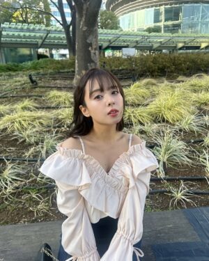 Nana Yamada Instagram - 春服🌸✨

オフショルにもできるトップス☺️♡
@chico__official___ 

オフショルだいすき...！
この春たくさん着られそうで嬉しい🌸

#chico #オフショルブラウス #gifted