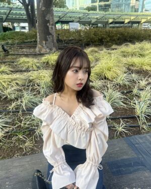 Nana Yamada Instagram - 春服🌸✨

オフショルにもできるトップス☺️♡
@chico__official___ 

オフショルだいすき...！
この春たくさん着られそうで嬉しい🌸

#chico #オフショルブラウス #gifted