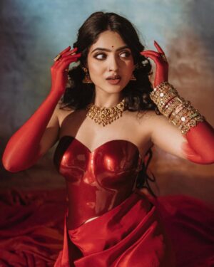 Nandana Varma Instagram - MAHARANI | Wear Your Story, Crown Your Strength!

From the flames of battle, a queen was forged. Her crown, earned; her strength, lived. Each scar a story, each step a victory. She ruled not by birth, but by the fire within.

In frame: @nandhana_varma 
Photography: @sbk_shuhaib 
Outfit: @mankasurath 
Designer & Styling: @kamarubannusarath 
Creative director: @mansoor.anchukandan 
Jewellery: @ttdevassy @minnaelizabeth 
HMUA: @makeup_by.anish
Retoucher : @sam_retouch