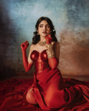 Nandana Varma Instagram - MAHARANI | Wear Your Story, Crown Your Strength!

From the flames of battle, a queen was forged. Her crown, earned; her strength, lived. Each scar a story, each step a victory. She ruled not by birth, but by the fire within.

In frame: @nandhana_varma 
Photography: @sbk_shuhaib 
Outfit: @mankasurath 
Designer & Styling: @kamarubannusarath 
Creative director: @mansoor.anchukandan 
Jewellery: @ttdevassy @minnaelizabeth 
HMUA: @makeup_by.anish
Retoucher : @sam_retouch