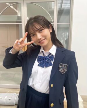 Nashiko Momotsuki Instagram - 3/6(木)発売 #月刊少年チャンピオン の表紙を飾らせて頂きます！

アラサーなのに制服を着ました頑張りました😅

表紙記念にオンラインだけですが発売日の3/6(木)にイベントを開催します！予約は本日20:00~よろしくお願いします☺︎

ec.01familia.co.jp/items/100143960

#桃月なしこ #なしこたそ