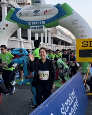 Natalie Tong Instagram - 完成啦
🏃‍♀️🏃‍♀️🏃‍♀️🏃‍♀️🏃‍♀️🏃‍♀️
今日天氣超好
一路跑呼吸暢順冇氣喘
成績比上年快咗11分鐘
我滿意㗎
但教練就覺得可以再快啲囉
😂😂
另外要感謝一班醫護人員
開跑時多人click一click 
無檢查傷勢就一路跑
跑完返嚟先發現自己流血
多謝你哋好溫柔地幫我洗傷口
 🩵🩵🩵
下年再見

#名副其實跑到有血有汗
#NT