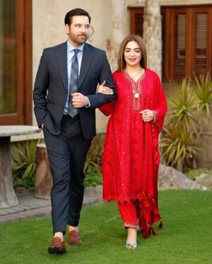 Natasha Ali Instagram - #newday #newproject #lovemywork #loveisintheair @mikaalzulfiqar beautiful wardrobe by @sidrat_couture ❤️