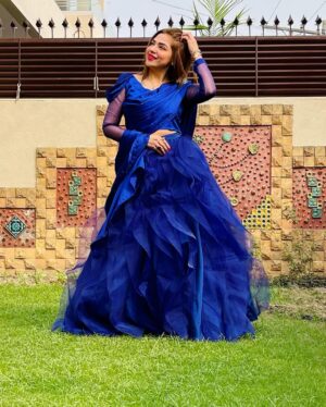 Natasha Ali Instagram - #winterslove #loveblue #besmart #behonest #bepositive  #lovemywork #weddingseason wardrobe by @shumailakhurramsk ❤️