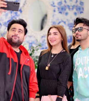 Natasha Ali Instagram - #stylelover  #blacklover #workaholic #lovefriends #lovemywork #sherni photography by @aleybhaidani @maryamnoorofficial @ayazsamoo @alisikanderofficial ❤️💃