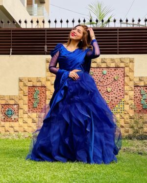 Natasha Ali Instagram - #winterslove #loveblue #besmart #behonest #bepositive  #lovemywork #weddingseason wardrobe by @shumailakhurramsk ❤️