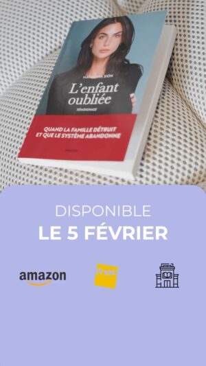 Nathanya Sion Instagram - Bon… on y est.

Tout part d’une volonté profonde : mettre sur papier ce que je n’ai jamais réussi à dire aux autres.
Petite déjà, je tenais des journaux intimes où, à mesure que je couchais mes émotions sur le papier, mon cœur s’apaisait.

L’écriture et la lecture m’ont toujours accompagnée—pour m’évader, rêver, comprendre. J’ai même gravé sur ma peau l’image d’une femme tenant un livre, comme un rappel de cette part de moi qui ne m’a jamais quittée.

Les années m’en ont éloignée, presque détournée, jusqu’à ce que le destin—ou Dieu, appelez cela comme vous voulez—me ramène à cette évidence.
Une évidence, c’est aussi ce qu’a été ma rencontre avec @hugopublishing , mais surtout avec Florence et @carole_coatsaliou , mon éditrice et ma co-autrice, avec qui j’ai pu, à travers ce témoignage, livrer des vérités et des blessures restées trop longtemps cachées.

Vous me connaissez à travers la femme que je suis devenue, mais dans ces pages, vous allez découvrir l’enfant oubliée que j’étais… et qu’une part de moi restera toujours.

À tous les autres oubliés,
À ma maman, à qui j’ai toujours rêvé de rendre l’hommage qu’elle mérite,
À tous les survivants…

Voici entre vos mains mon témoignage sur la toxicité familiale, les violences psychologiques et physiques, et la vie en foyer. Faites-en bon usage.

Merci pour votre soutien—ancien ou nouveau, quotidien ou occasionnel, jeune ou plus sage.
J’attends vos retours avec impatience, c’est extrêmement important pour moi.

Avec tout mon amour,
Nathanya

Un immense merci à  @david_mpn pour le professionnalisme, la rapidité et la qualité de la vidéo 🙏