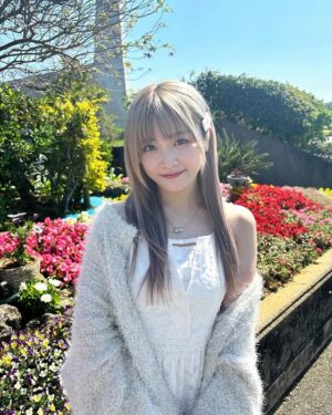 Natsumi Maki Instagram - 本当は沖縄で復帰するつもりでいたけど、間に合わなかった。
結局沖縄には来れたけどさ☀️
中々行く事のできない沖縄で本当は試合したかったし、
ここでしか見れないみんなに戦いを見てほしかった。

みんなの試合見てると、自分だけ立ち止まってる気がして凄くもどかしい気持ちになった。
沖縄は最高な場所だけど、もし試合してたら、このオフ日ももっと最高な気持ちだったんだろうなぁ〜て。

でもそんな私の背中を押してくれるくらい
最高の景色と空気を吸えて、
俄然やる気がでたよ🔥🌺✨

サイン会では、みんな焦らずって言ってくれてほっとした！

横アリも、10周年も近くて、余計に気持ちが焦るけど、一歩ずつ、目の前のことに全力に頑張る！！！
そして私が楽しまなくちゃみんなも楽しくないよねっ💛💛💛

みんなありがとうー！！！
沖縄ありがとう🏝️☀️✨

#なつぽい #natsupoi #stardom