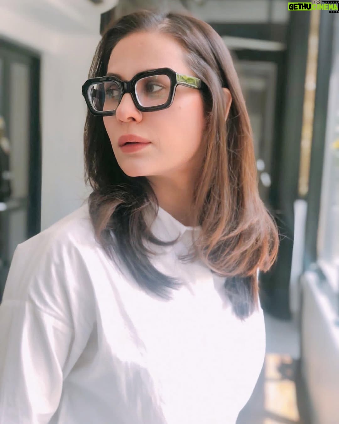 Nausheen Shah - 3.2K Likes - Insaan bhi kya cheez hai, ek mein wafa nai aur dusre ko wafa ki umeed hai.
@talhahanjum
#nausheenshah