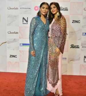 Nausheen Shah Instagram - I had so much fun representing an exclusive brand like Delphi for the second time as its the only brand in Pakistan that has brought the work of amazing female artisans from Kashmir and potohar region - my birthplace - on to the forefront of mainstream fashion! Kudos to the designing Team, Nida Tapal and the amazing workers for creating such unique ensembles which can be worn to any red carpet event be it local or international ! Be Pakistani and buy Pakistani !  Also special mention of the stunning earrings provided by Allure by MHT! 
@allurebymht 
@nabila_salon 

#FPwintergala #fppinkcarpet #fashionpakistan #fp2021 #nausheenshah #nidaasadtapal #delphionline #allurebymht