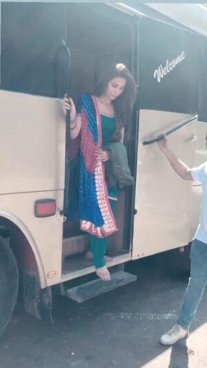 Nausheen Shah Instagram - Throwback! movie 🎥 once upon a time in Karachi. 

#nausheenshah #karachi #pakiatanifashion #pakistanimovies #comingsoon