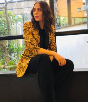 Nausheen Shah Instagram - “Yesterday is history 
tomorrow is a mystery.
Today is a gift of god.
Which is why we call it the present”
.
.
@nausheenshah.official 
@zara 
@louboutinworld 
@nabila_salon 
@thetriosalon_ 

#nausheenshah #karachi #kpk