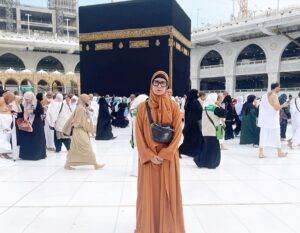 Nausheen Shah Instagram - Alhamdulillhahi Rabbil Alamin. 
performed my first umrah with my mother.
thank you @rhkabayas for being so helpful.