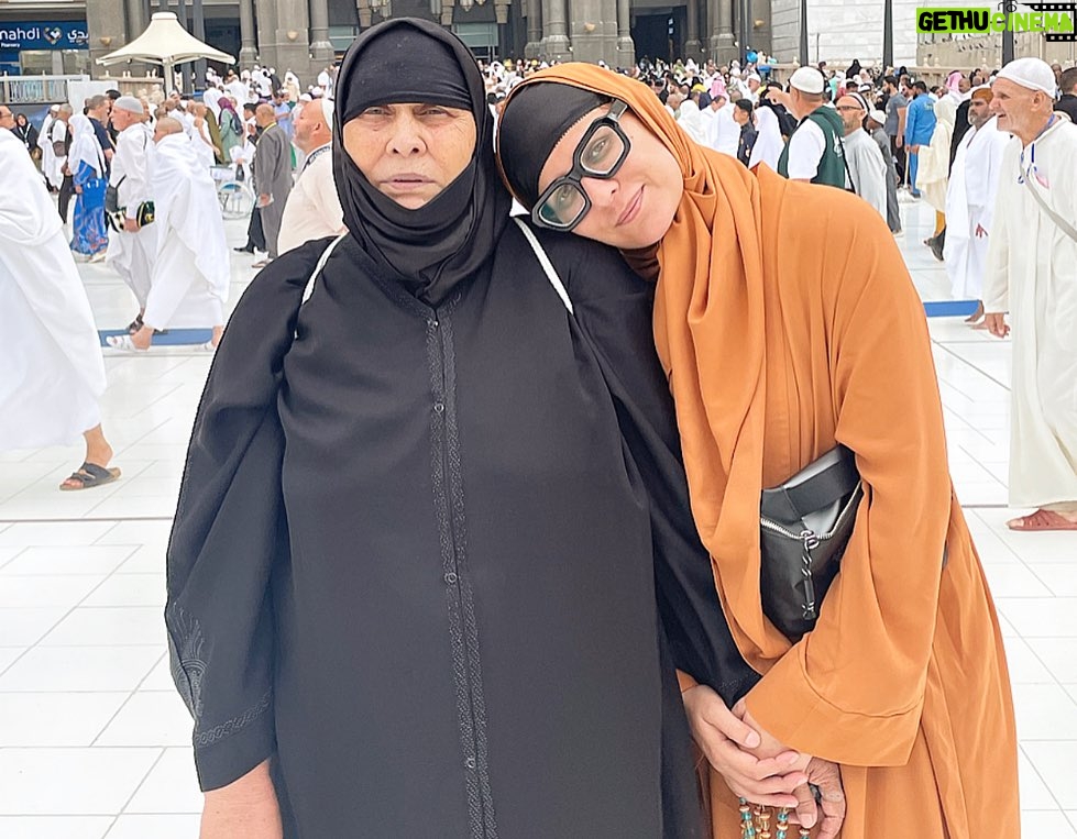 Nausheen Shah - 5.1K Likes - Alhamdulillhahi Rabbil Alamin.
performed my first umrah with my mother.
thank you @rhkabayas for being so helpful.