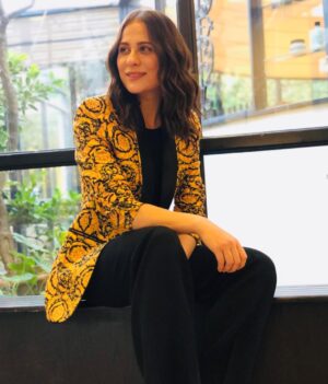 Nausheen Shah Instagram - “Yesterday is history 
tomorrow is a mystery.
Today is a gift of god.
Which is why we call it the present”
.
.
@nausheenshah.official 
@zara 
@louboutinworld 
@nabila_salon 
@thetriosalon_ 

#nausheenshah #karachi #kpk