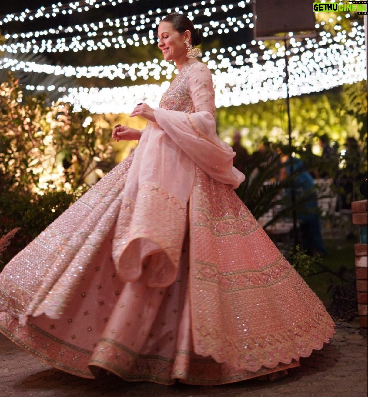 Nausheen Shah - 5K Likes - Thank you @hussainrehar for your love and respect. You never said no to me and I am truly grateful for that.
. .
@hussainrehar.official
@nabila_salon
@alijaverijewelers
!
!
#weddingdress #lahoreweddings #lahorefashion #kpk #pakistan #karachiblogger #karachiites #nausheenshah