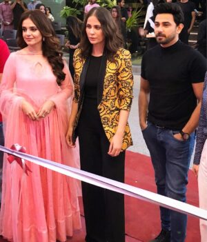 Nausheen Shah Instagram - “Yesterday is history 
tomorrow is a mystery.
Today is a gift of god.
Which is why we call it the present”
.
.
@nausheenshah.official 
@zara 
@louboutinworld 
@nabila_salon 
@thetriosalon_ 

#nausheenshah #karachi #kpk