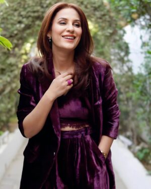Nausheen Shah Instagram - Promotions of #chikkar 

@humayunalamgirwomenswear 
@nabila_salon 
@burhanpal 
@dareecheyfilms 
@zaheeruddin7 

#nausheenshah #chikkar #zareenshah #instagram #suititup