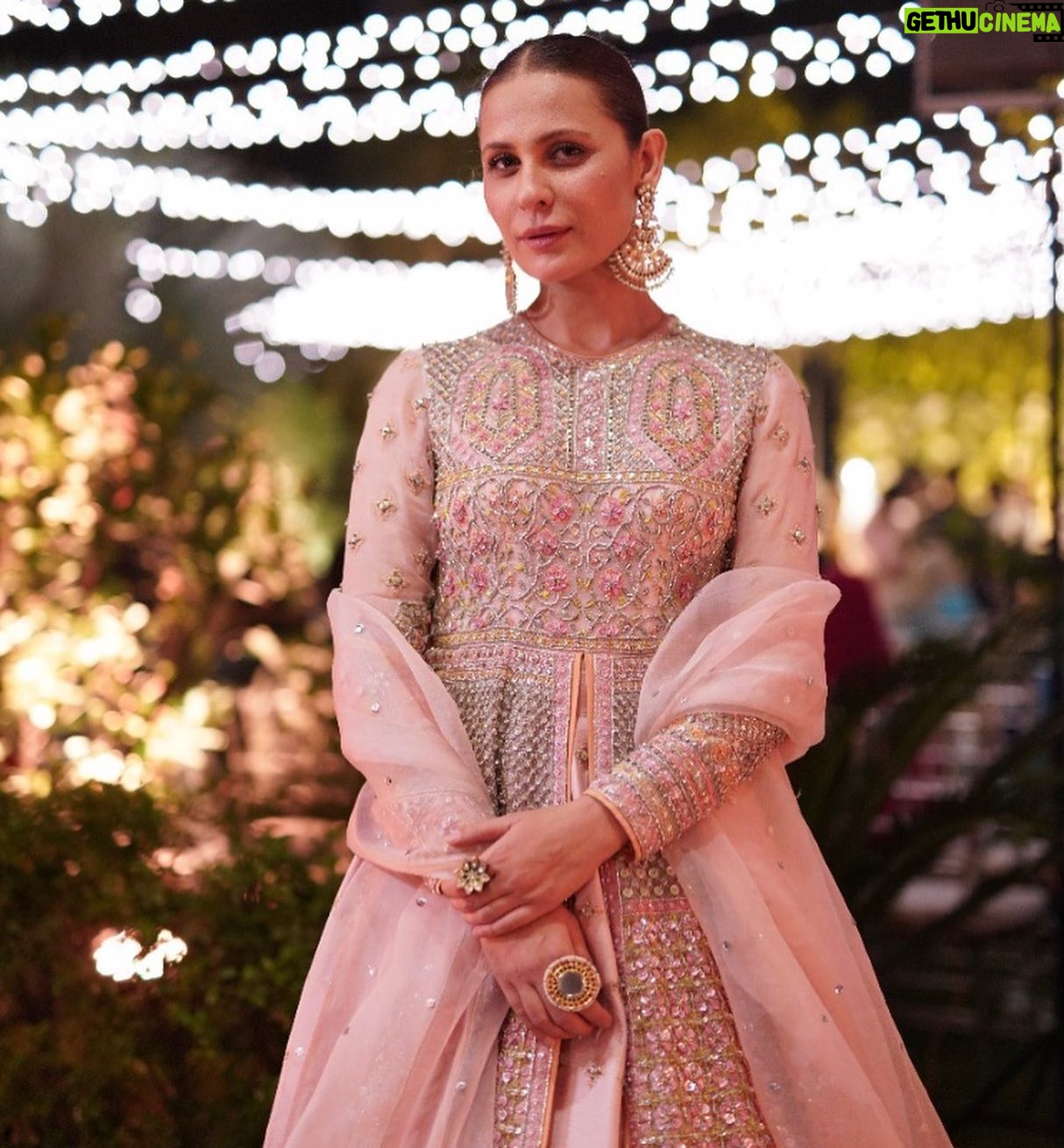 Nausheen Shah - 5K Likes - Thank you @hussainrehar for your love and respect. You never said no to me and I am truly grateful for that.
. .
@hussainrehar.official
@nabila_salon
@alijaverijewelers
!
!
#weddingdress #lahoreweddings #lahorefashion #kpk #pakistan #karachiblogger #karachiites #nausheenshah
