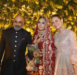 Nausheen Shah Instagram - Zara, my love, You have always been a brave girl who has never been shy to stand for the truth and speak out for what’s right. You are one of the most strongest and resilient women I have known.

Many congratulations on your wedding. Farhan is a great guy and I am sure you two will spend your lifetime in happiness and in love.

Lots of love and duas for you both ❤️ 
@faran.tahir @ztareen 
.
.
#lahore #wedding #mashallah #zara #happiness