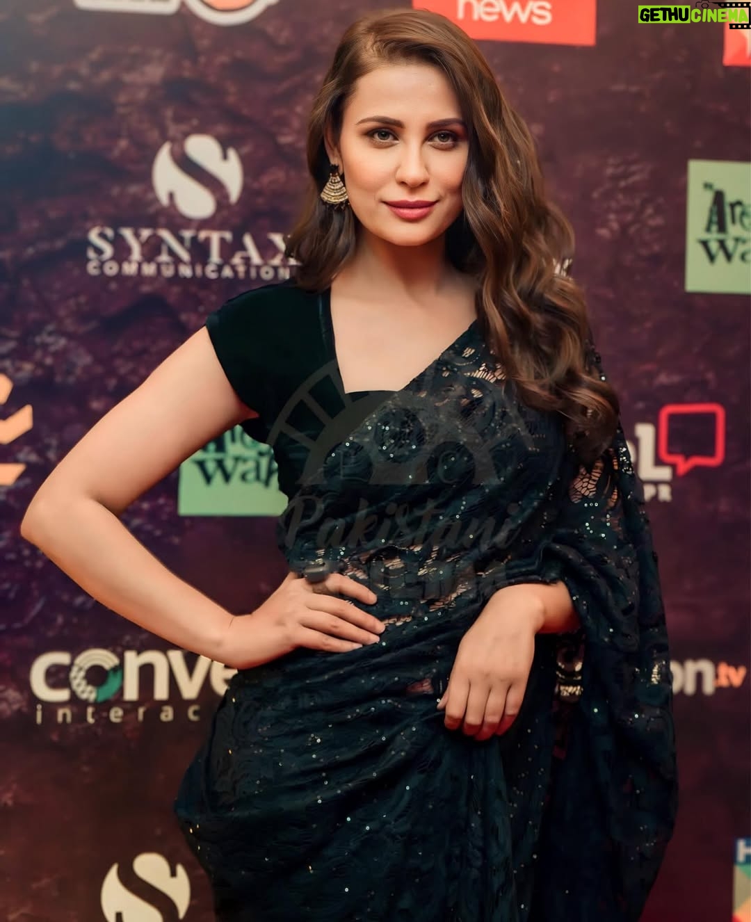 Nausheen Shah - 2.3K Likes - Lahore premier.
#chikkar
@dareecheyfilms
@deepakperwaniofficial
@nabila_salon