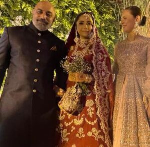 Nausheen Shah Instagram - Zara, my love, You have always been a brave girl who has never been shy to stand for the truth and speak out for what’s right. You are one of the most strongest and resilient women I have known.

Many congratulations on your wedding. Farhan is a great guy and I am sure you two will spend your lifetime in happiness and in love.

Lots of love and duas for you both ❤️ 
@faran.tahir @ztareen 
.
.
#lahore #wedding #mashallah #zara #happiness