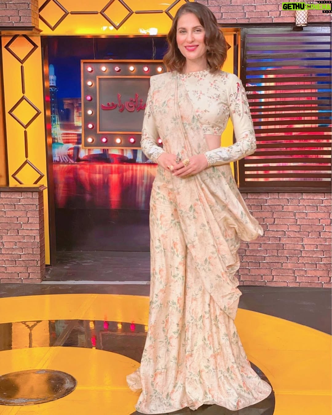 Nausheen Shah - 5.5K Likes - Being on #mazaqraat has never been an unknown feeling. This was my third time on the show and I had a wonderful time with @vasaych. Vasay you carry the show in such a vibe that your guests are hooked right from the beginning of the show, Kudos to you !
I did however, felt the absence of the legendary Amanullah Sahib on the show this time. We lost two legendary performers, Amanullah Khan and Umer sharif back to back leaving a void in the industry that can never be fulfilled.
@saniamaskatiya
@iyanajewelrystudio
#nausheenshah