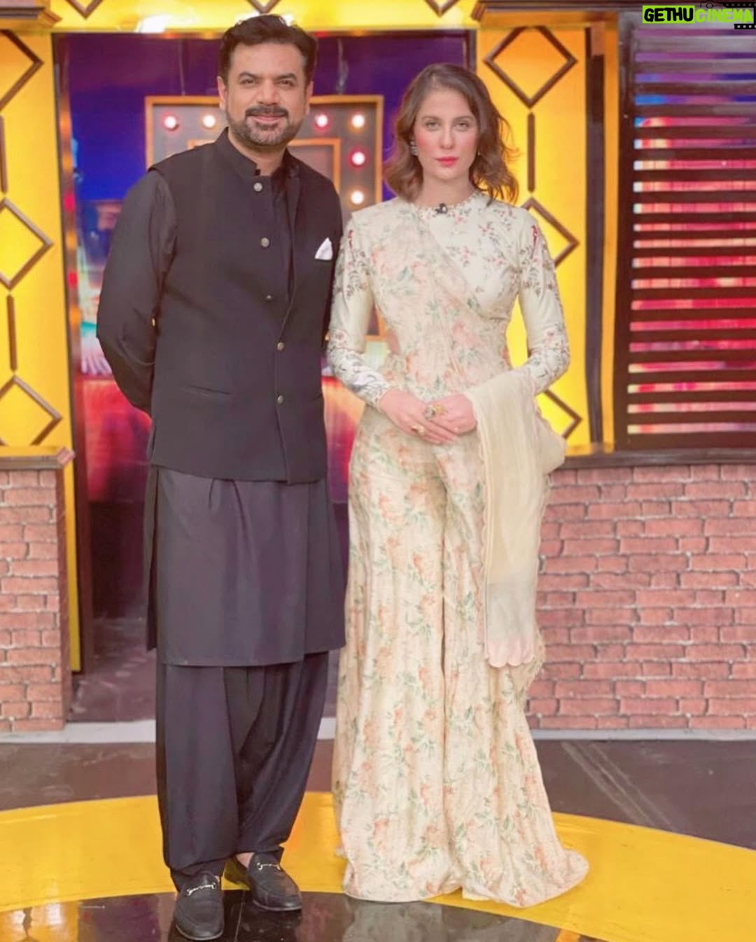 Nausheen Shah - 5.5K Likes - Being on #mazaqraat has never been an unknown feeling. This was my third time on the show and I had a wonderful time with @vasaych. Vasay you carry the show in such a vibe that your guests are hooked right from the beginning of the show, Kudos to you !
I did however, felt the absence of the legendary Amanullah Sahib on the show this time. We lost two legendary performers, Amanullah Khan and Umer sharif back to back leaving a void in the industry that can never be fulfilled.
@saniamaskatiya
@iyanajewelrystudio
#nausheenshah