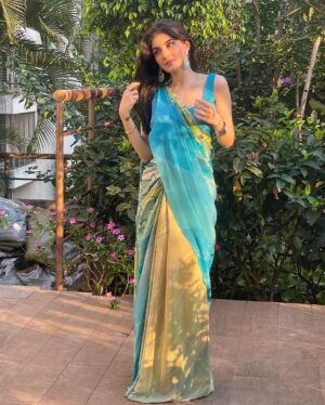 Navika Kotia Instagram - 💙💚💛
Saree by @navyasabyliva