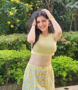 Actress Navika Kotia HD Photos and Wallpapers March 2025