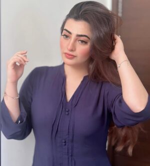 Nawal Saeed Instagram - Working Sundays 🫰🏾